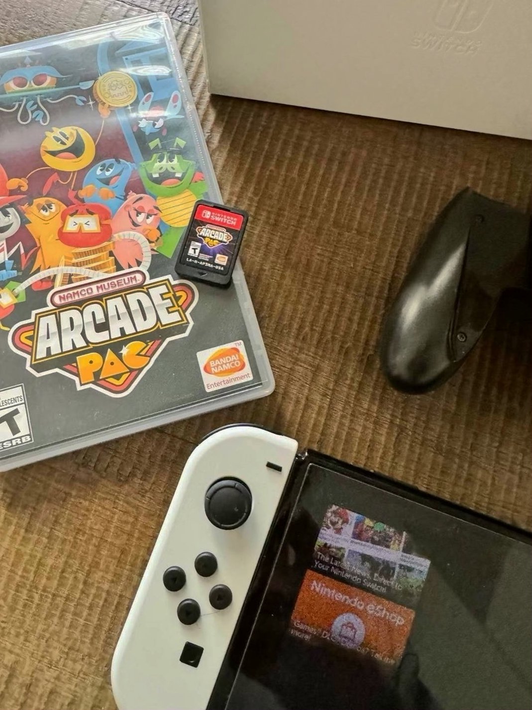Nintendo Switch OLED Console Bundle 7C33 - Used image 2
