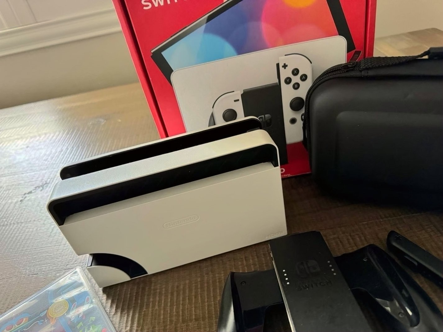 Nintendo Switch OLED Console Bundle 7C33 - Used image 3