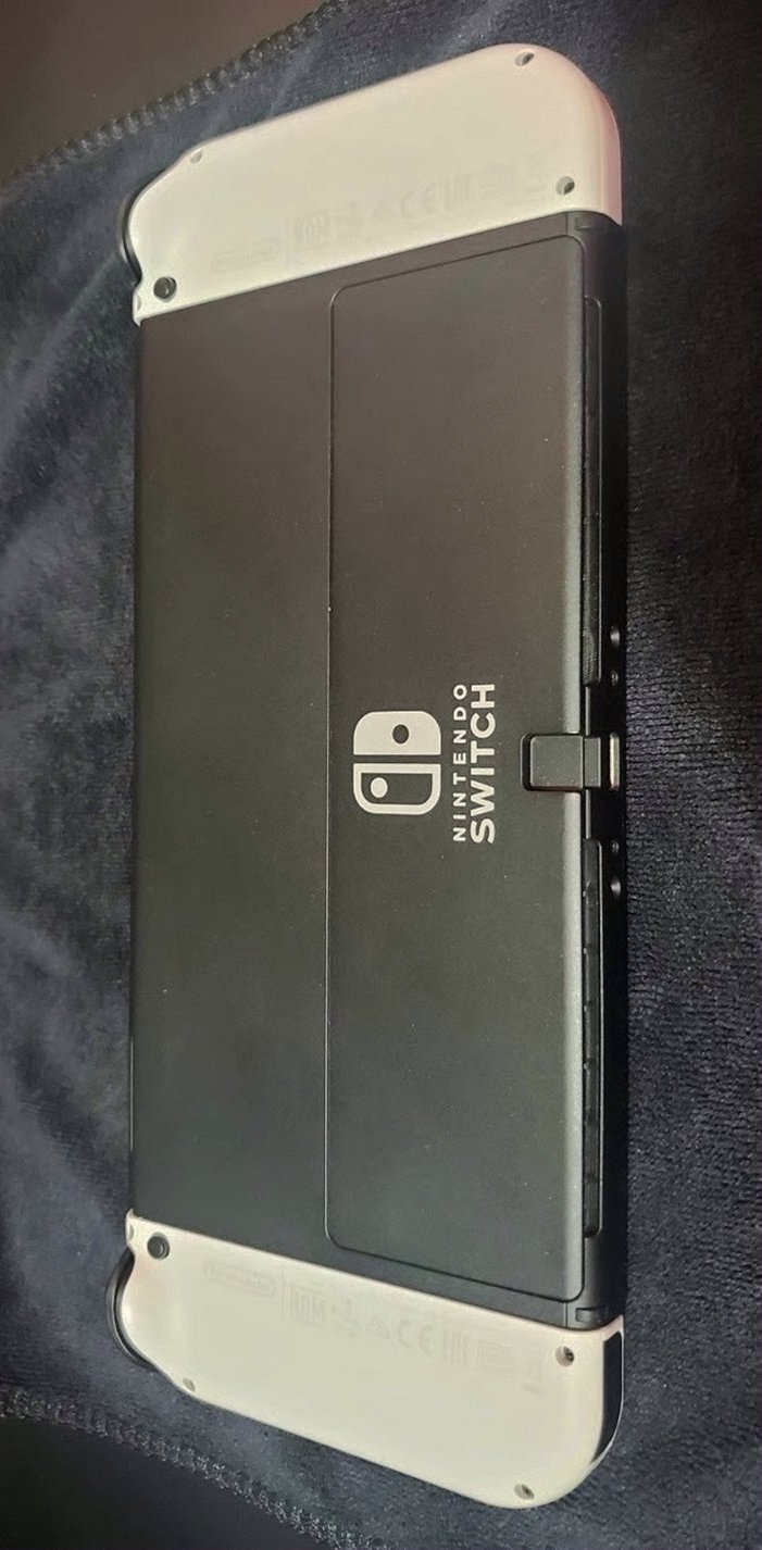 Nintendo Switch OLED White Pristine Unlocked - Used image 4