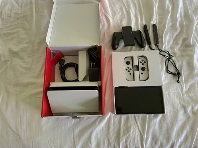 Nintendo Switch OLED 64GB White Unlocked - Used