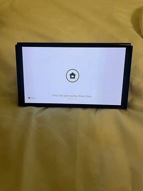 Nintendo Switch OLED 64GB White Unlocked - Used image 3