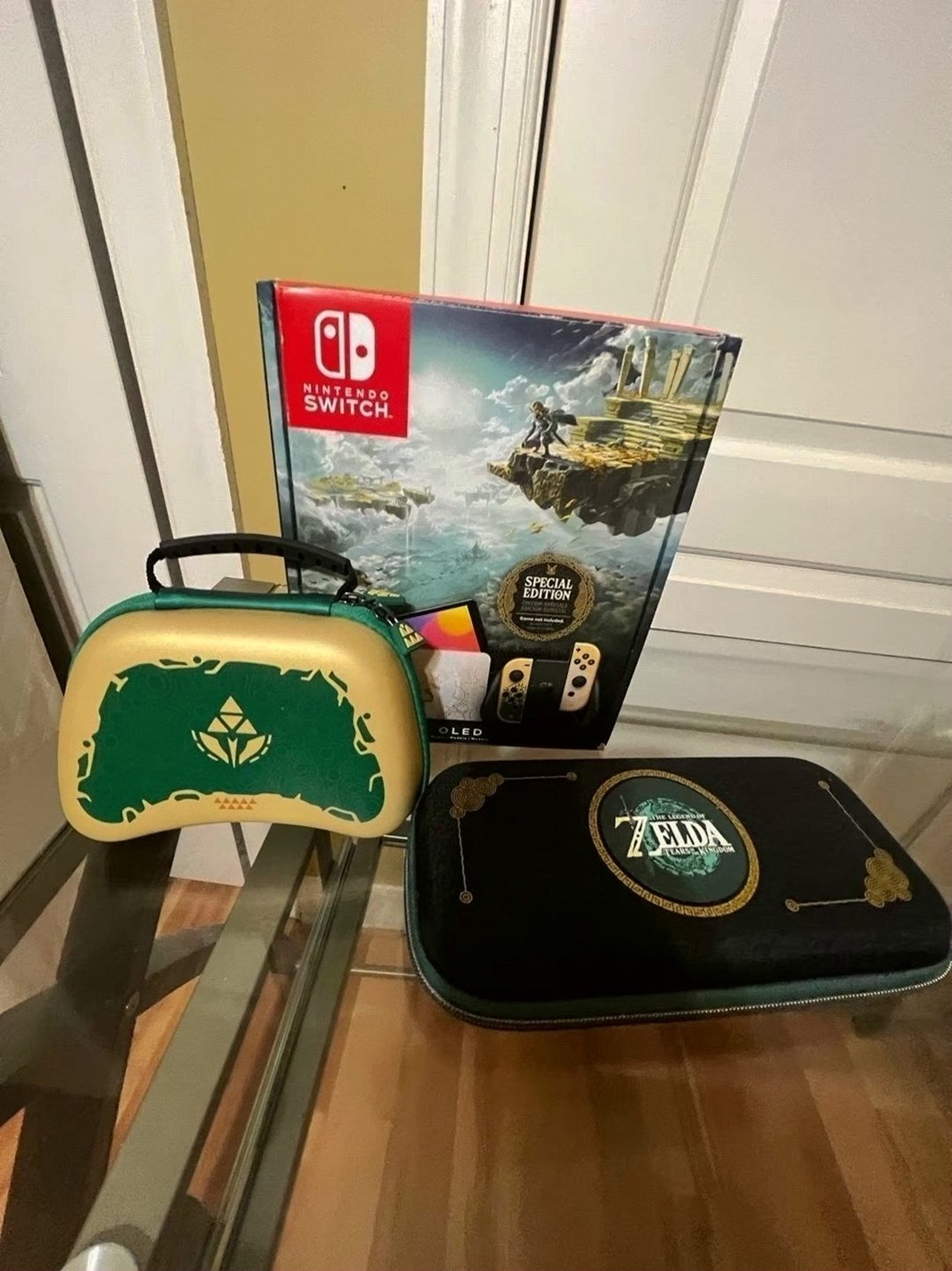 Nintendo Switch OLED Zelda Tears of the Kingdom Bundle 512GB - Used