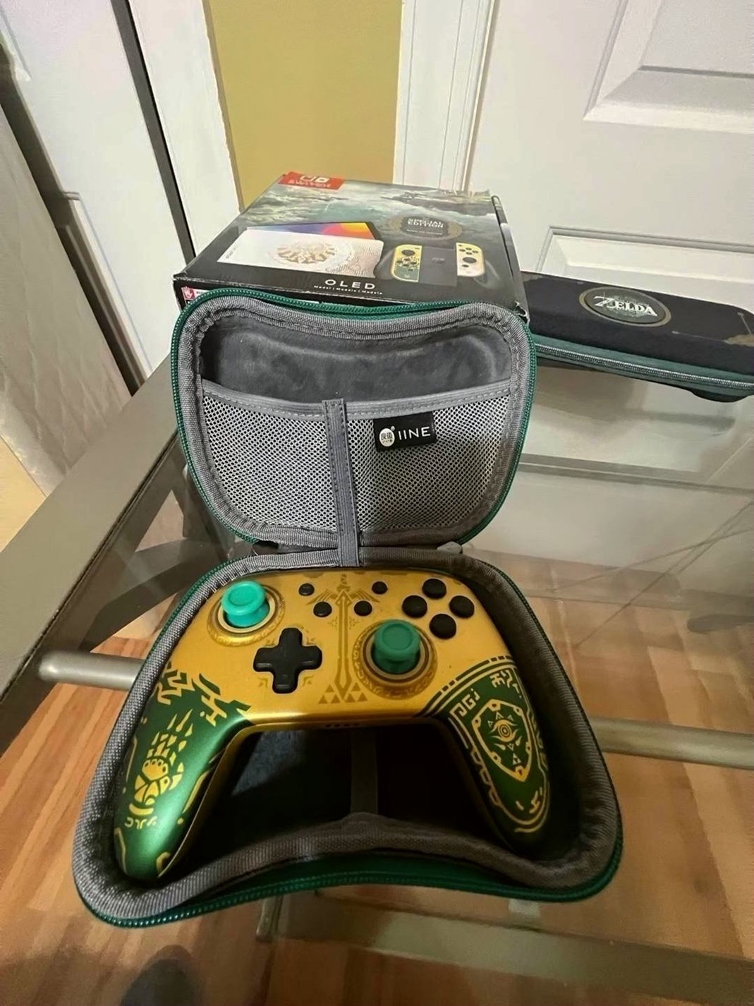 Nintendo Switch OLED Zelda Tears of the Kingdom Bundle 512GB - Used image 3
