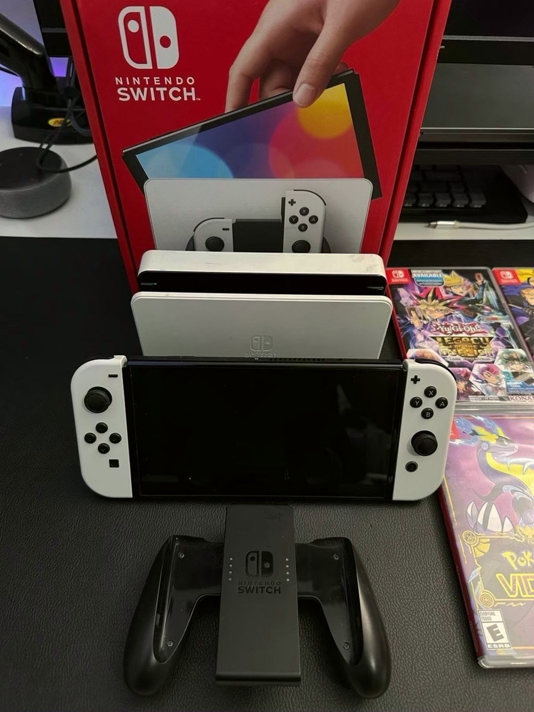 Nintendo Switch OLED 64GB White - Used image 3