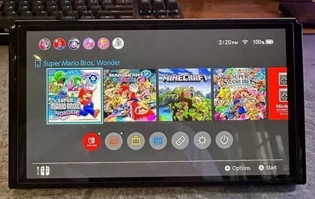 Nintendo Switch OLED Bundle 64GB White Used image 4