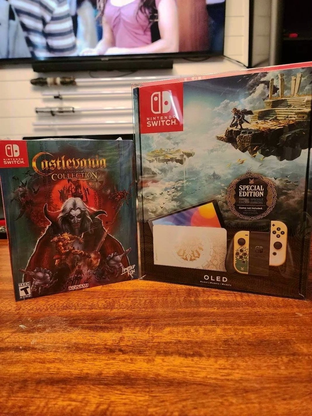 Nintendo Zelda Switch OLED Bundle - Used image 2
