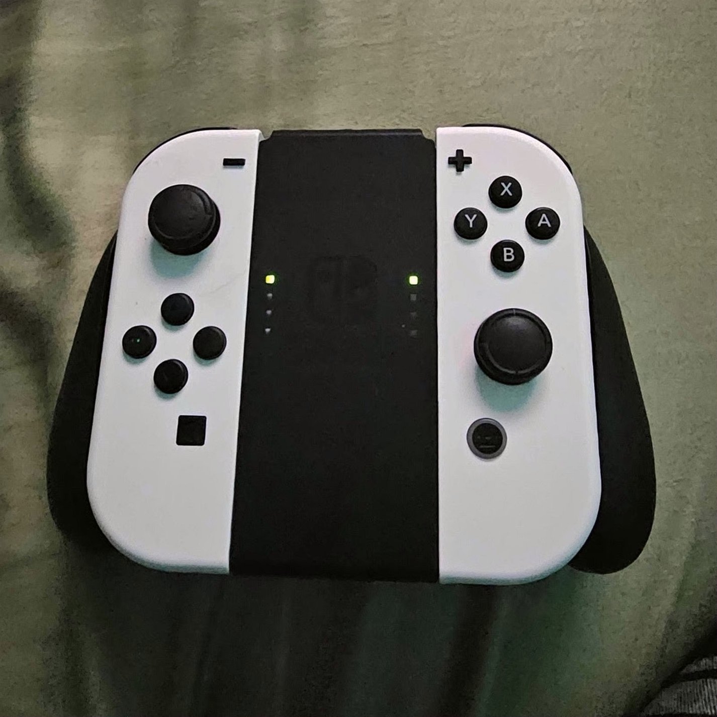 Nintendo Switch OLED Bundle 7R83 - Used image 4