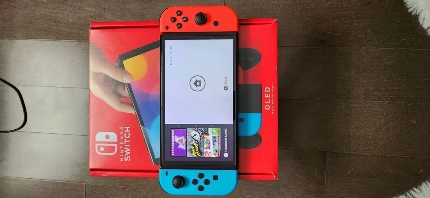 Nintendo Switch OLED Bundle with Games 6K75 Used image 2