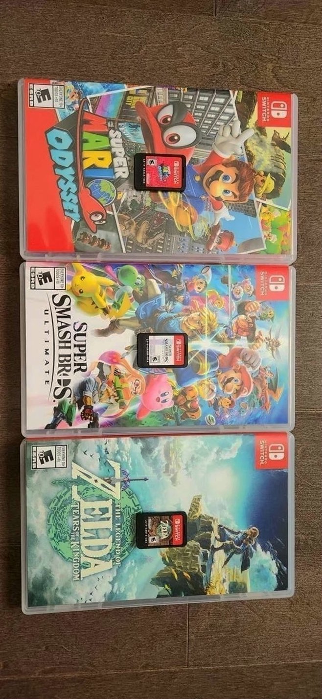 Nintendo Switch OLED Bundle with Games 6K75 Used image 3