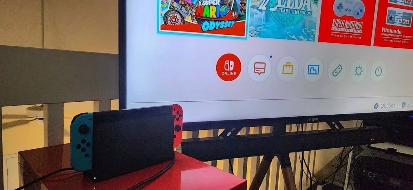 Nintendo Switch OLED Bundle with Games 6K75 Used image 4