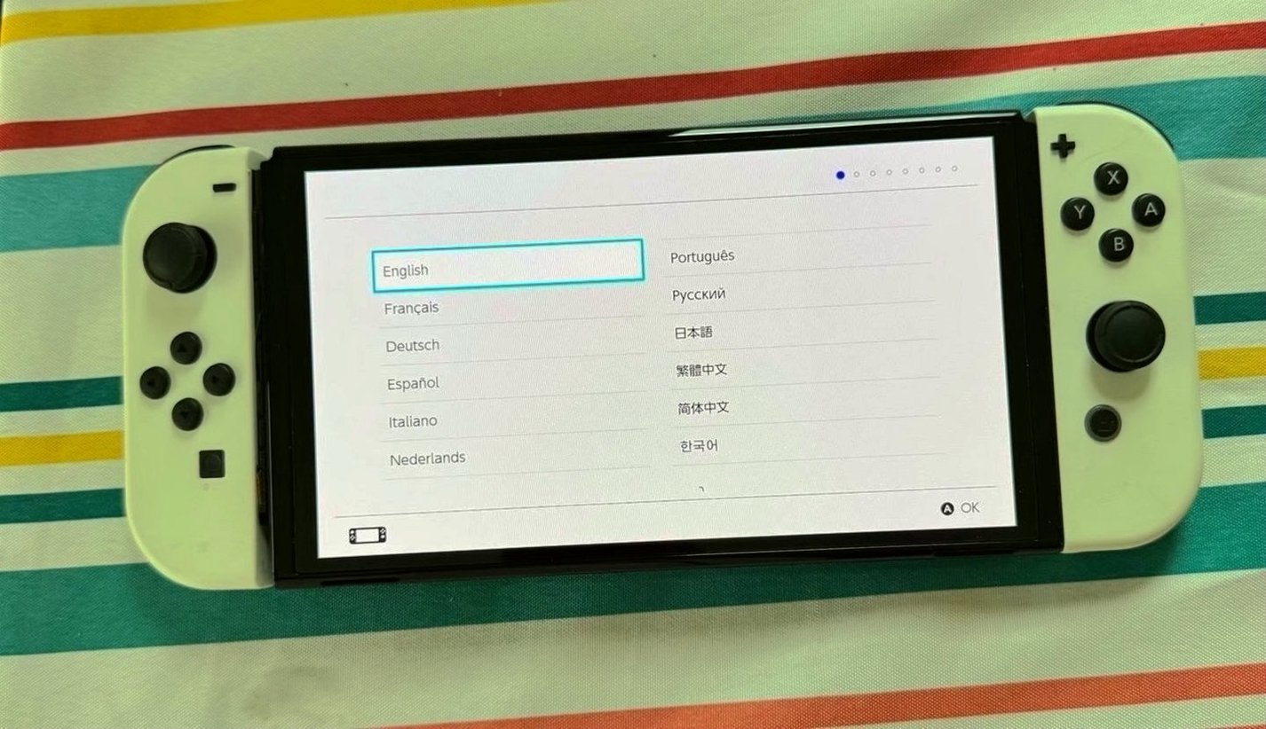 Nintendo Switch OLED Bundle 5T58 Used image 4