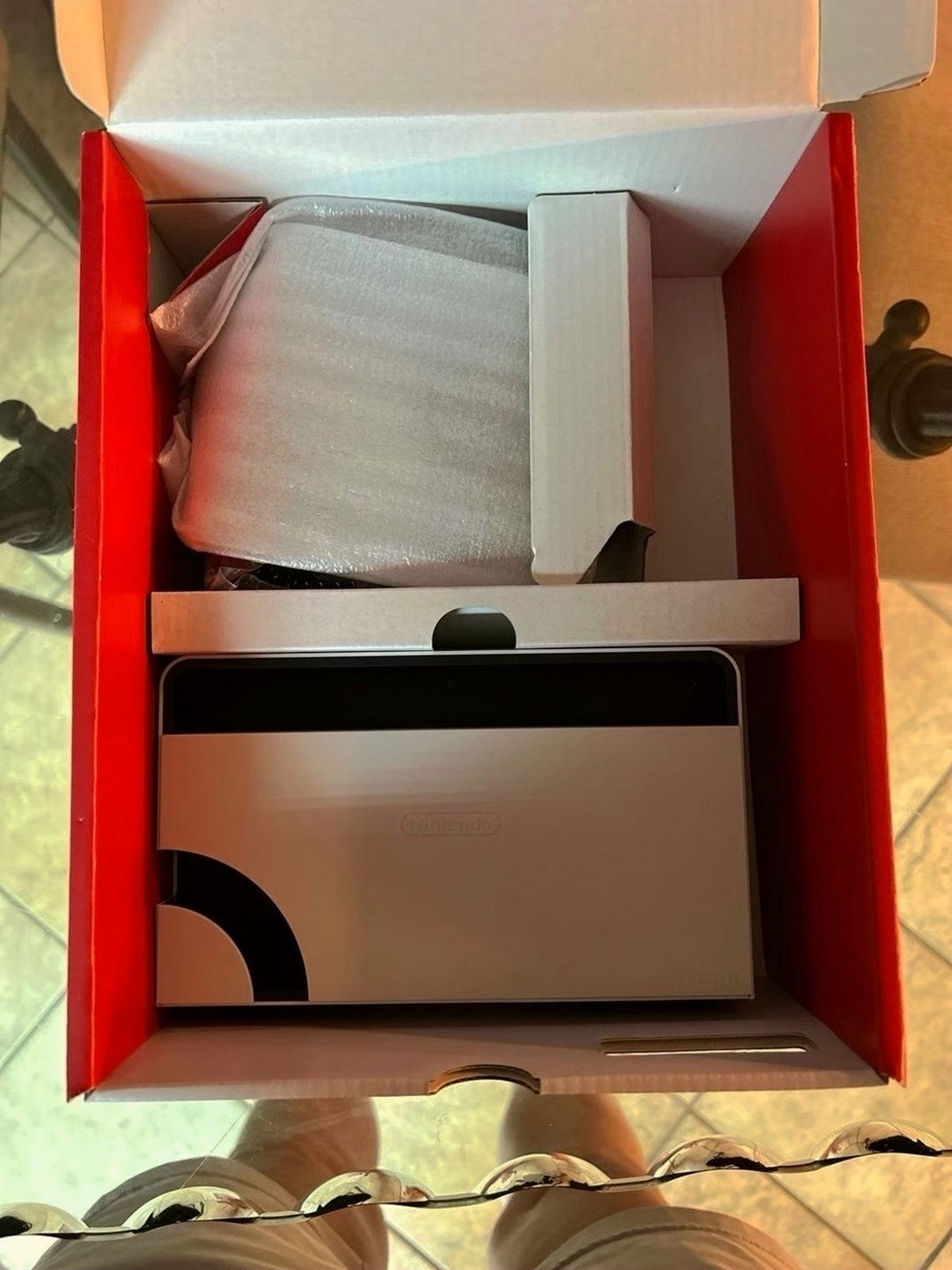 Nintendo Switch OLED Bundle 2H81 Used image 4