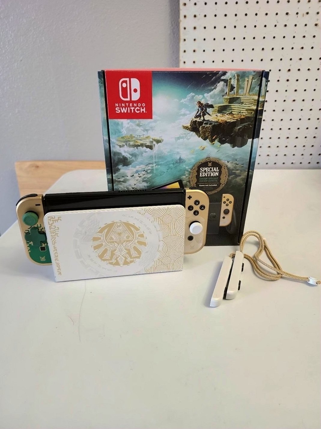 Nintendo Special Edition Tears of the Kingdom OLED Switch 5U66 - Used image 2