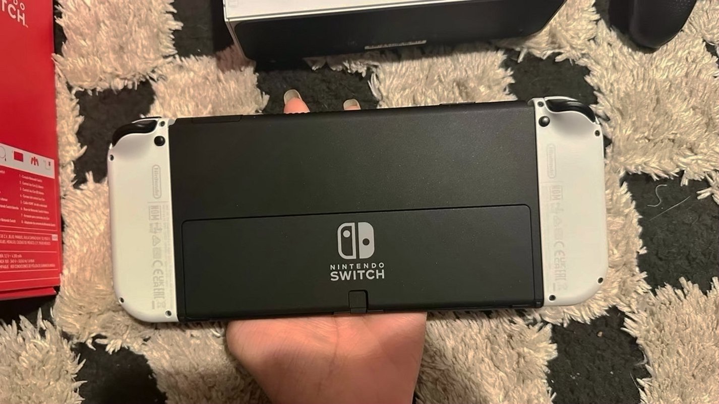 Nintendo Switch OLED 7Y82 - Used image 3