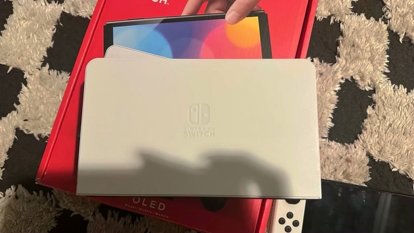 Nintendo Switch OLED 7Y82 - Used image 4