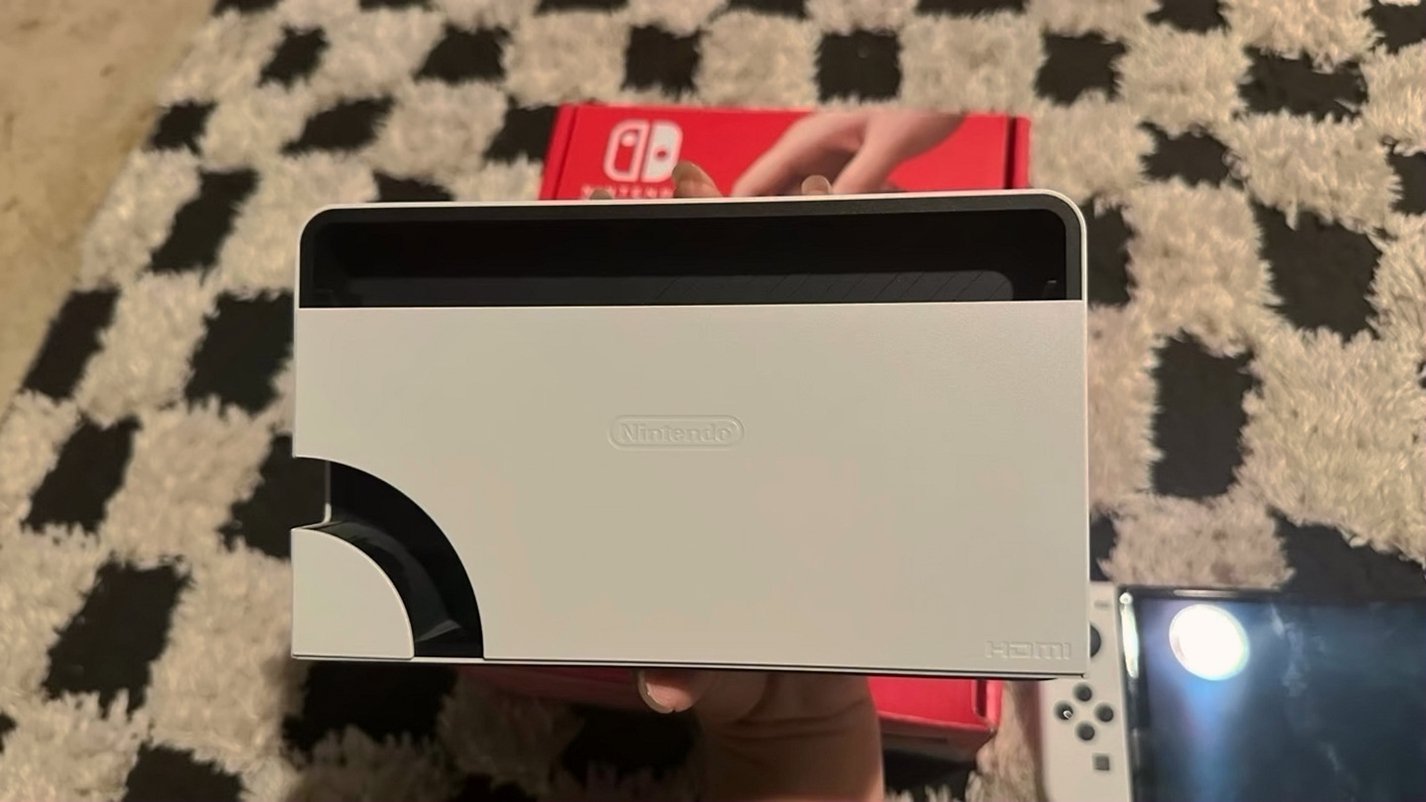 Nintendo Switch OLED 7Y82 - Used image 5