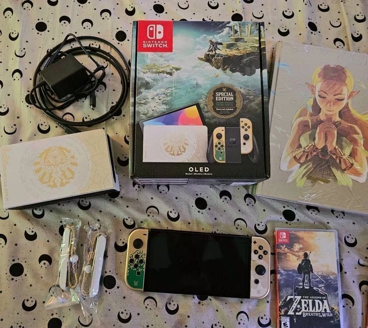 Nintendo Switch OLED Limited Edition Zelda Edition Bundle - Used image 2