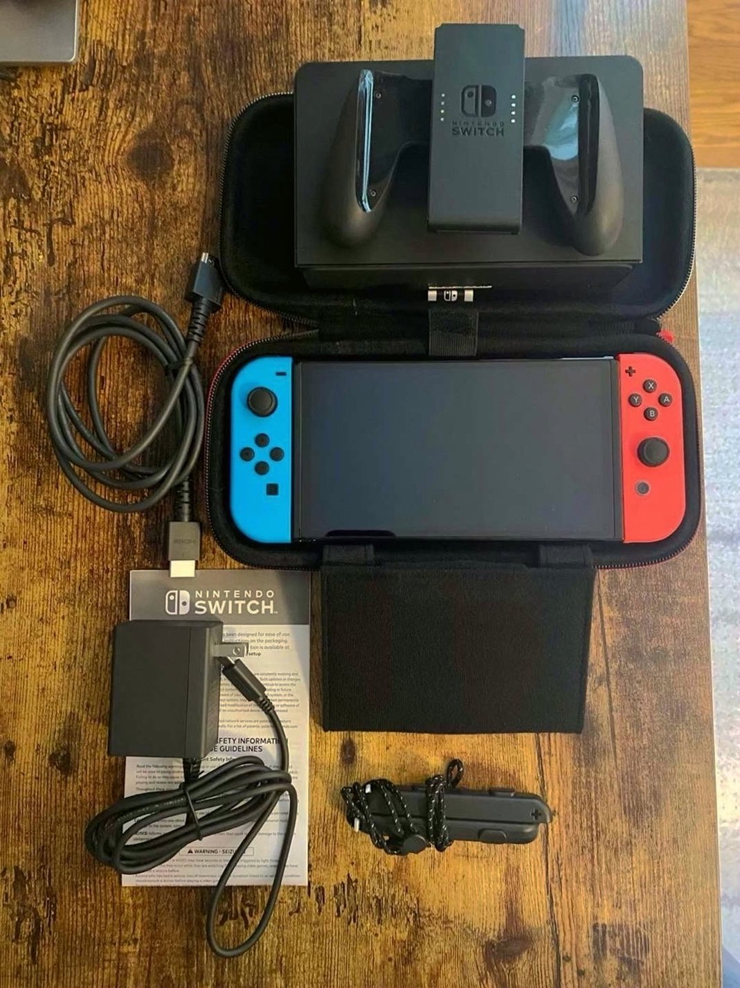 Nintendo Switch OLED 2Q76 - Used image 2
