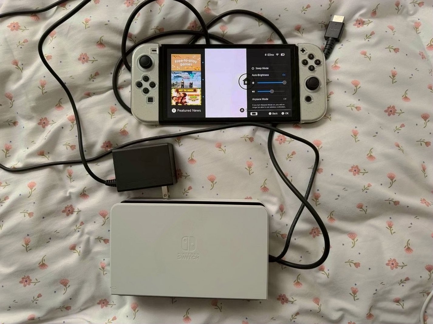 Nintendo OLED Switch 2O95 White - Used image 2