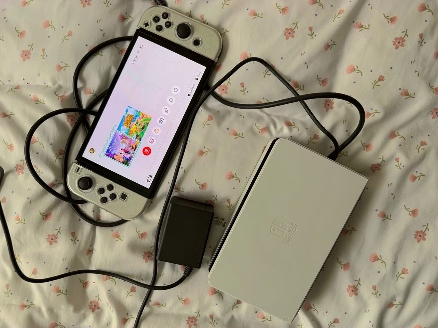 Nintendo OLED Switch 2O95 White - Used image 3