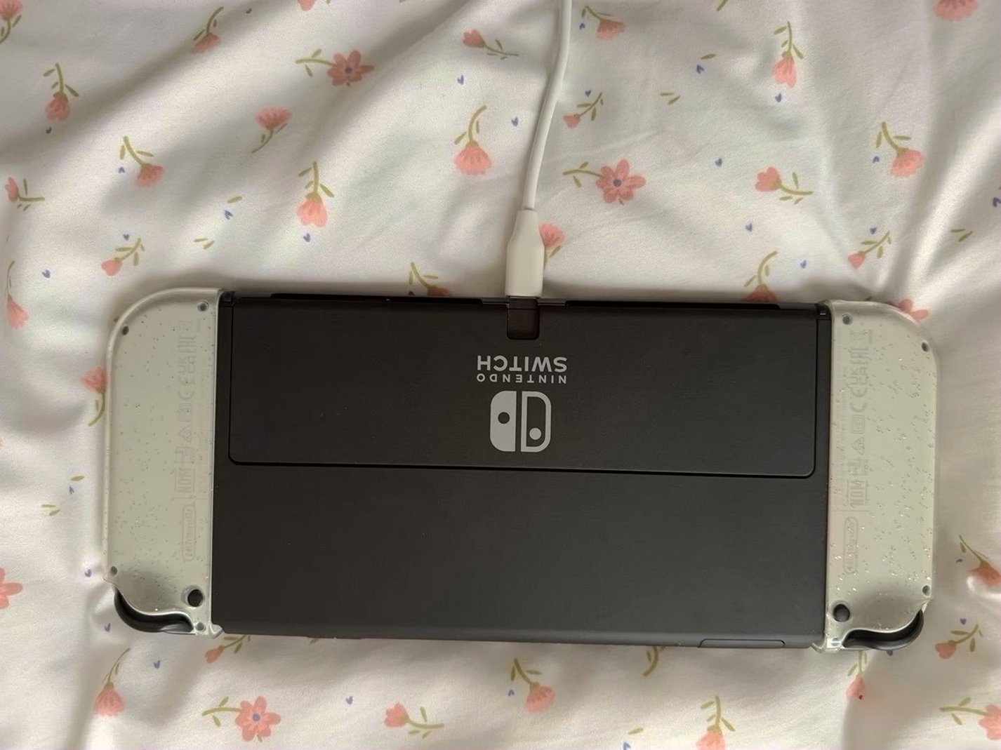 Nintendo OLED Switch 2O95 White - Used image 5