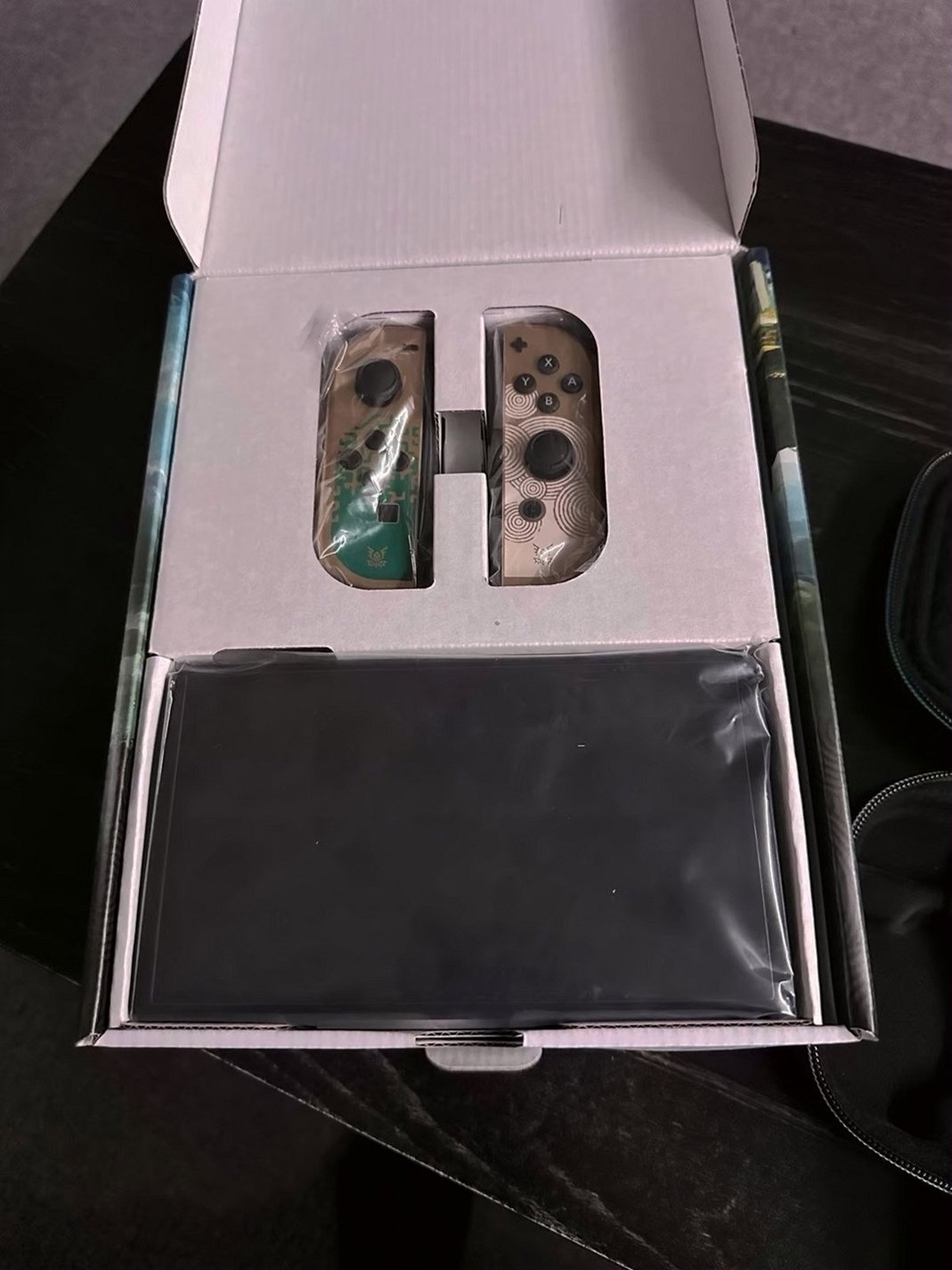 Nintendo Switch OLED The Legend of Zelda - Tears of the Kingdom Bundle 9U63 - Used image 2