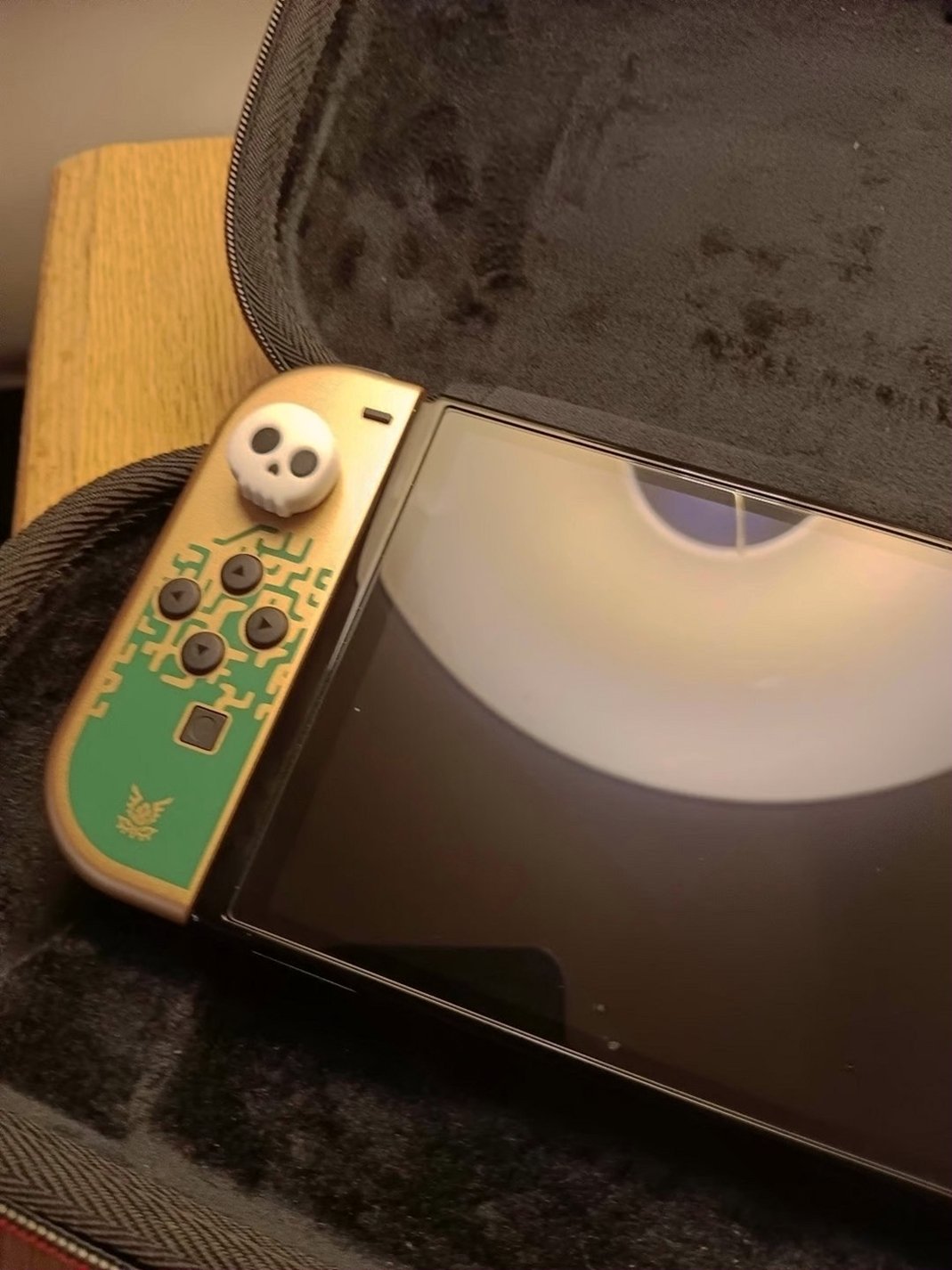 Nintendo Switch OLED Zelda Tears of The Kingdom Special Edition Used image 3