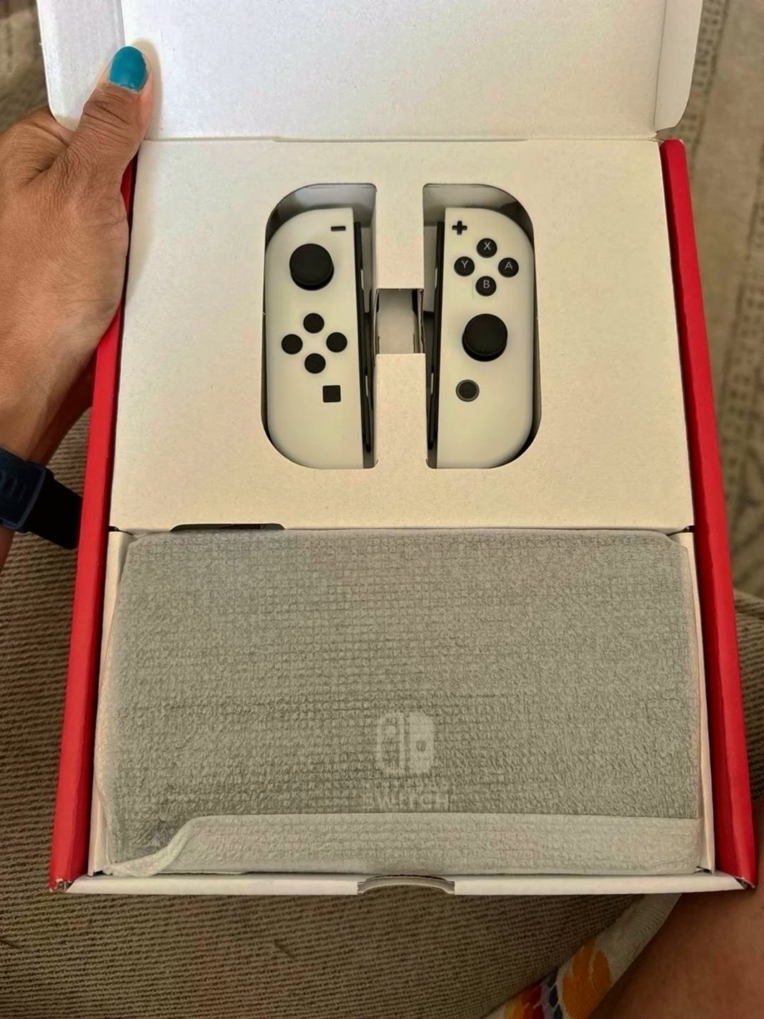Nintendo Switch OLED 64GB White Unlocked - Used image 2