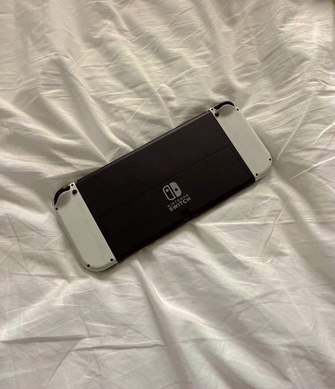 Nintendo Switch OLED White Unlocked - Used image 2
