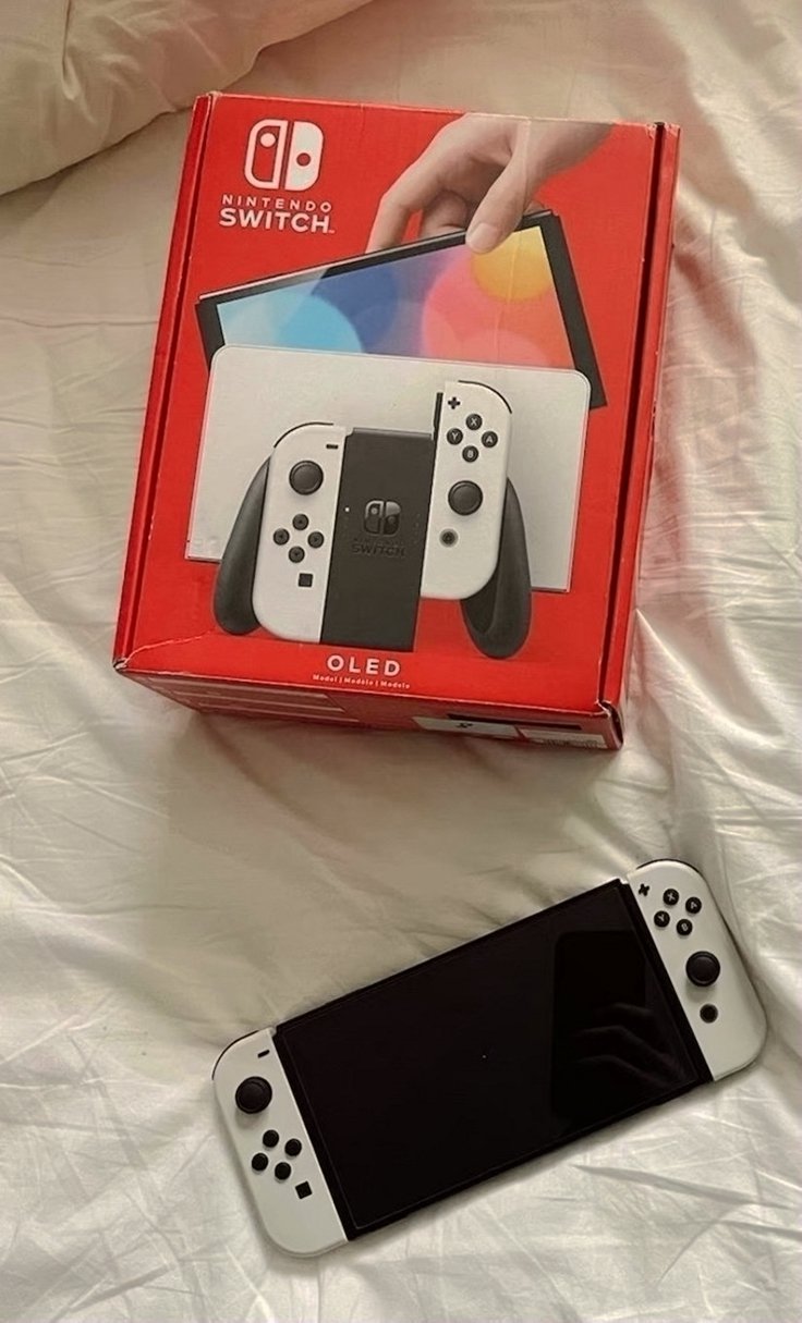 Nintendo Switch OLED White Unlocked - Used image 3