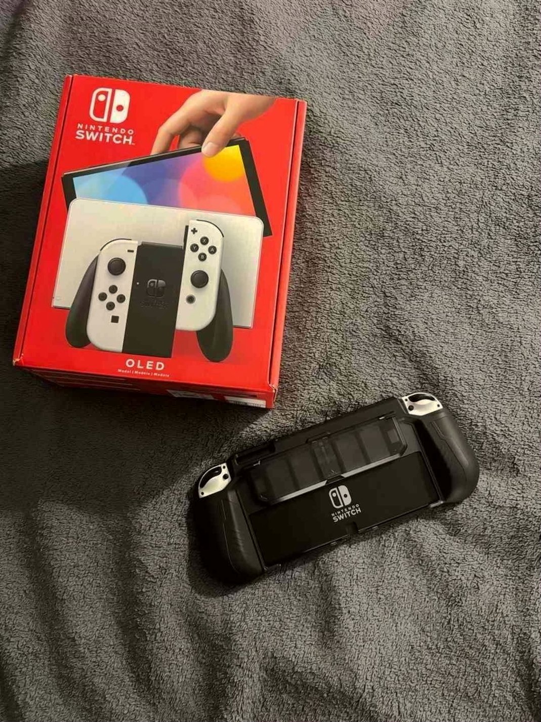 Nintendo Switch OLED White Unlocked - Used image 5