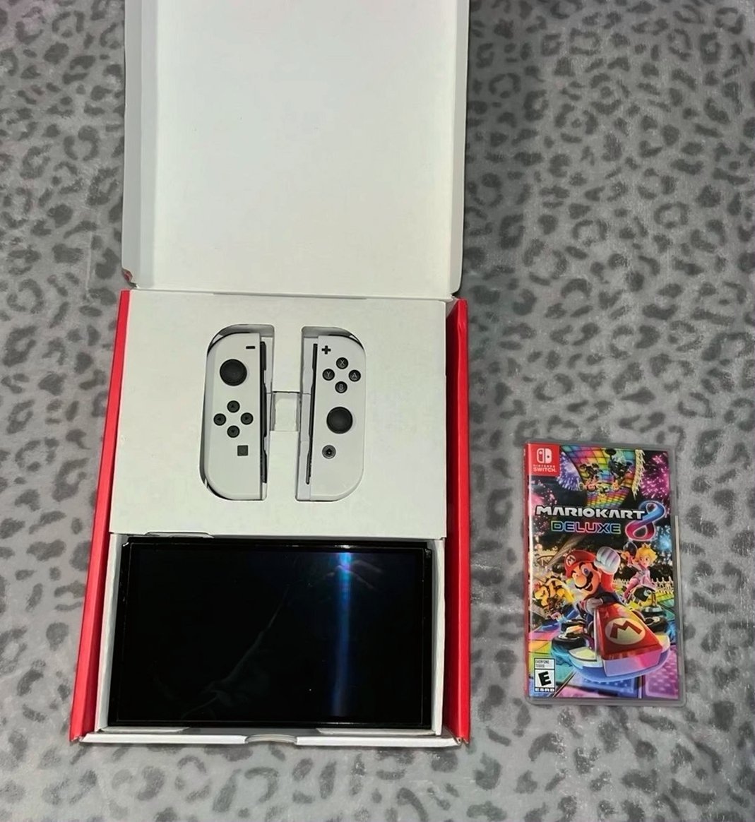 Nintendo Switch OLED 7E15 - Used image 3