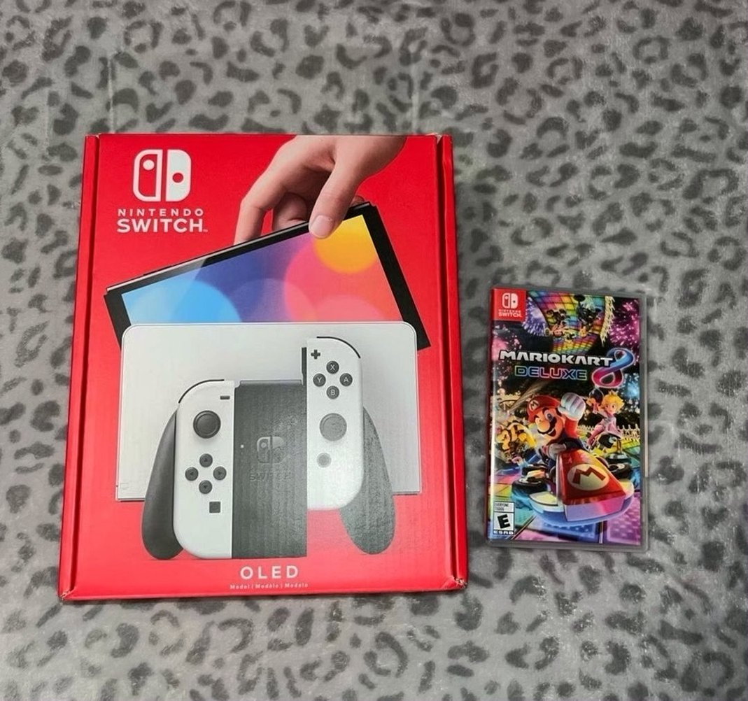 Nintendo Switch OLED 7E15 - Used image 4