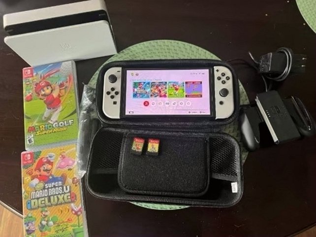 Nintendo Switch OLED Bundle 3G69 Used