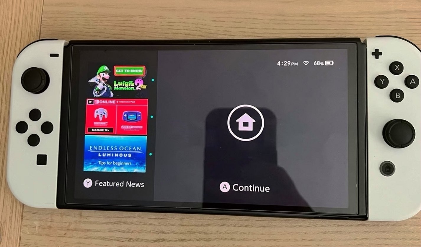 Nintendo Switch OLED Mario Kart 8 Bundle - Used image 5