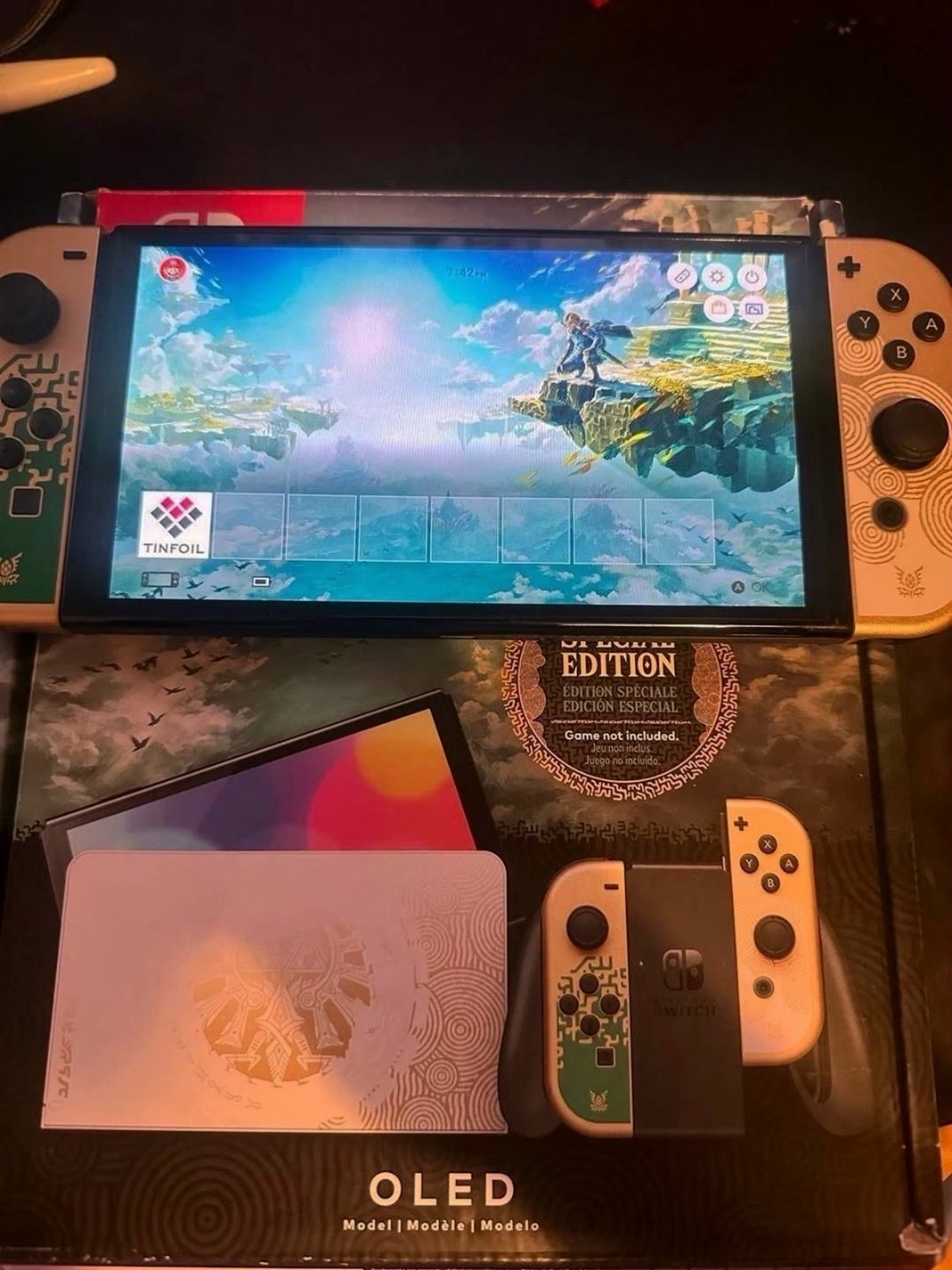 Nintendo Zelda Tears of the Kingdom Switch OLED 512GB - Used image 2