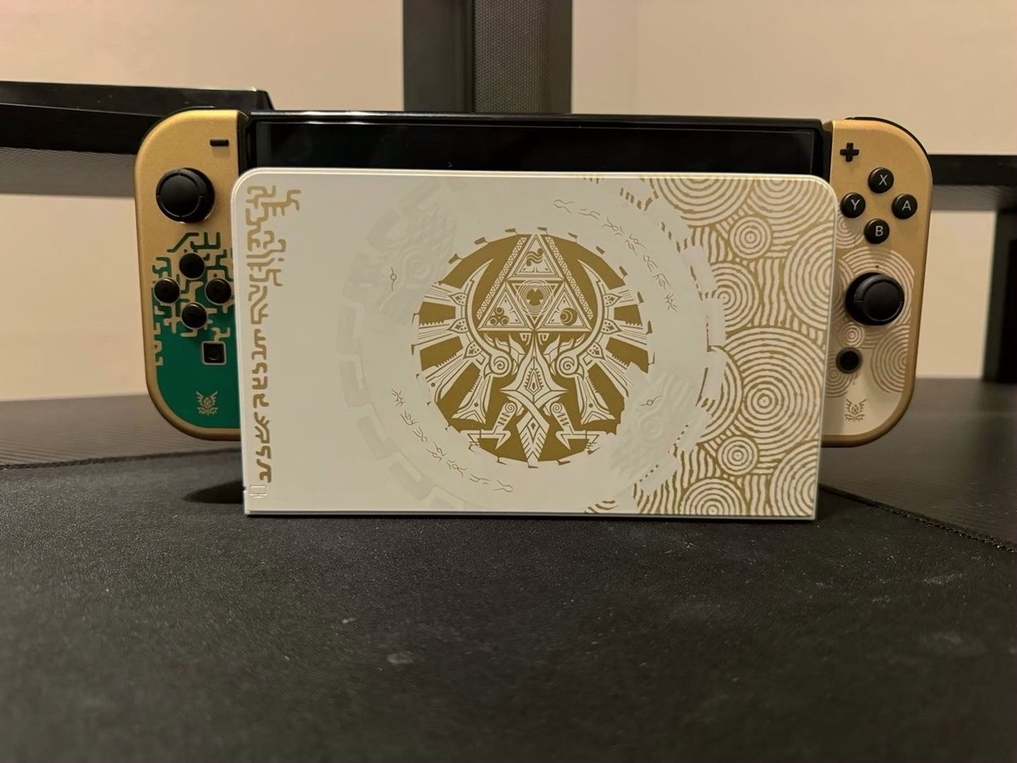 Nintendo Switch OLED Zelda Limited Edition - Used
