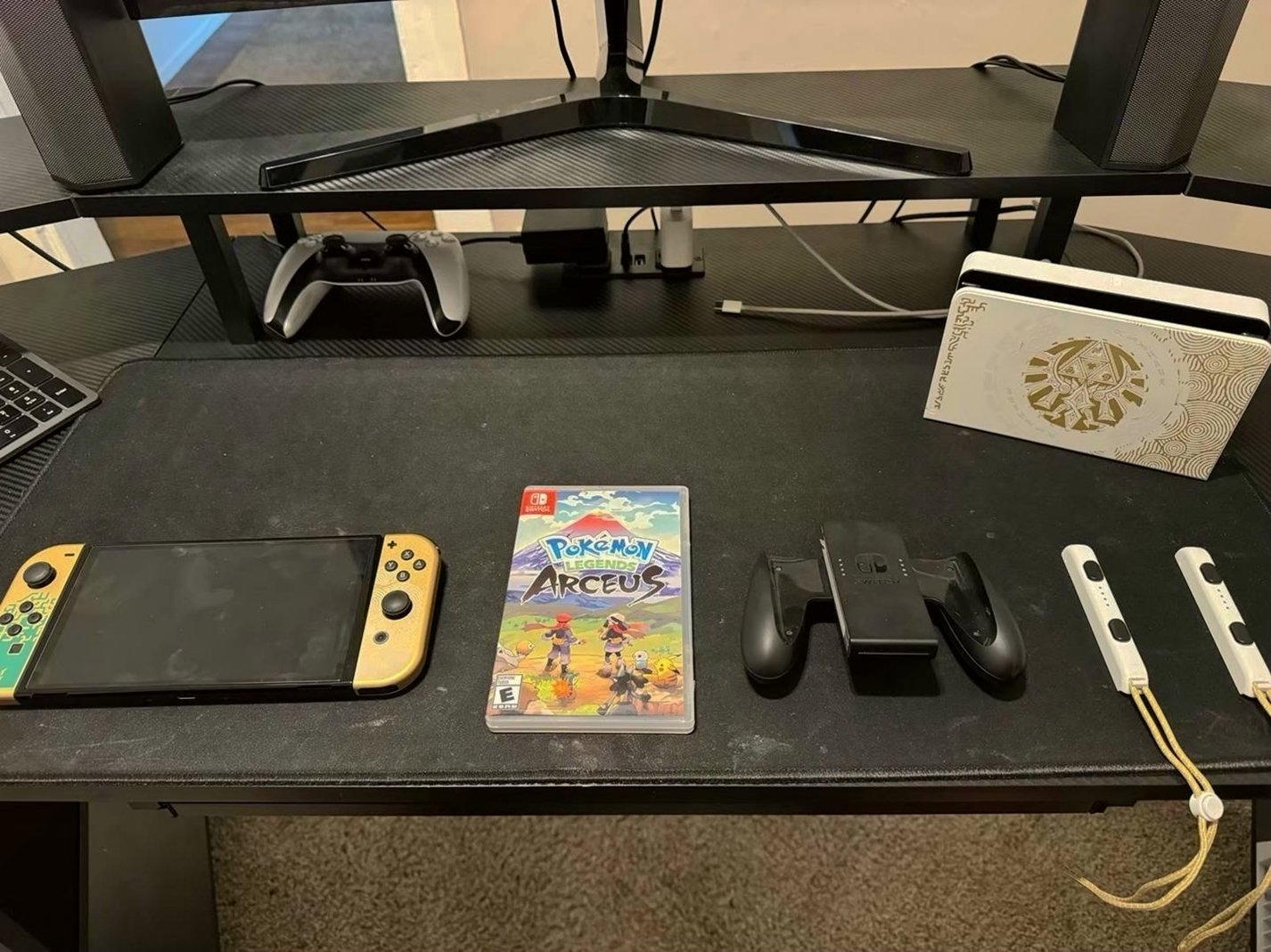 Nintendo Switch OLED Zelda Limited Edition - Used image 4