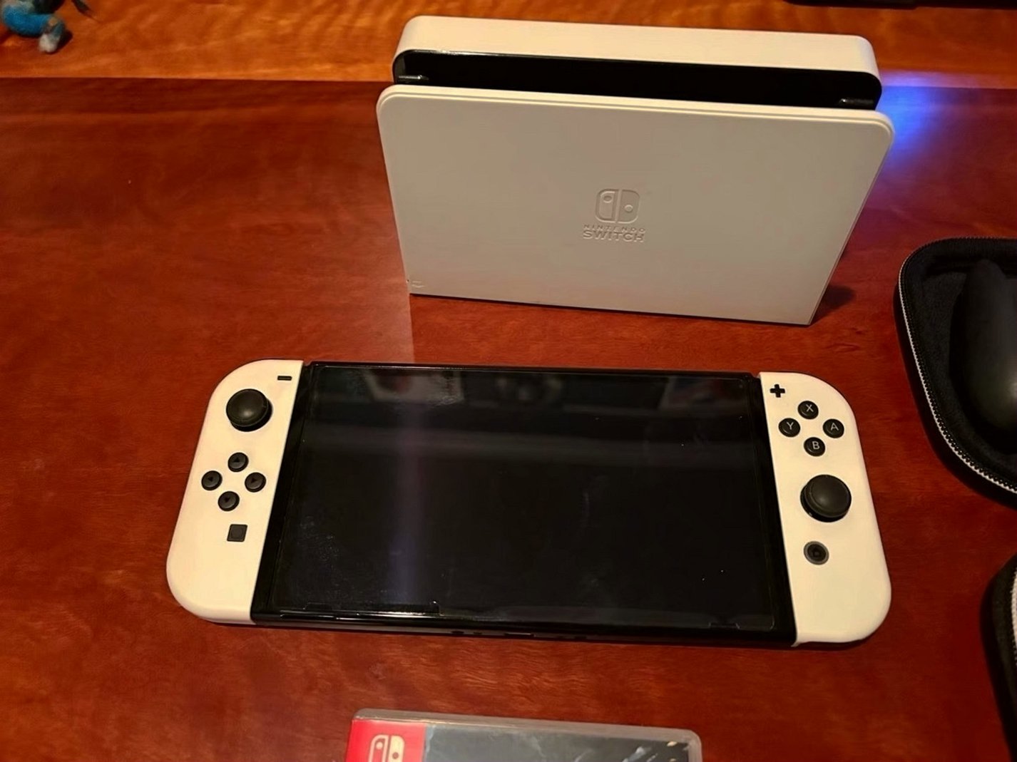 Nintendo Switch OLED Model 64GB White Used image 2