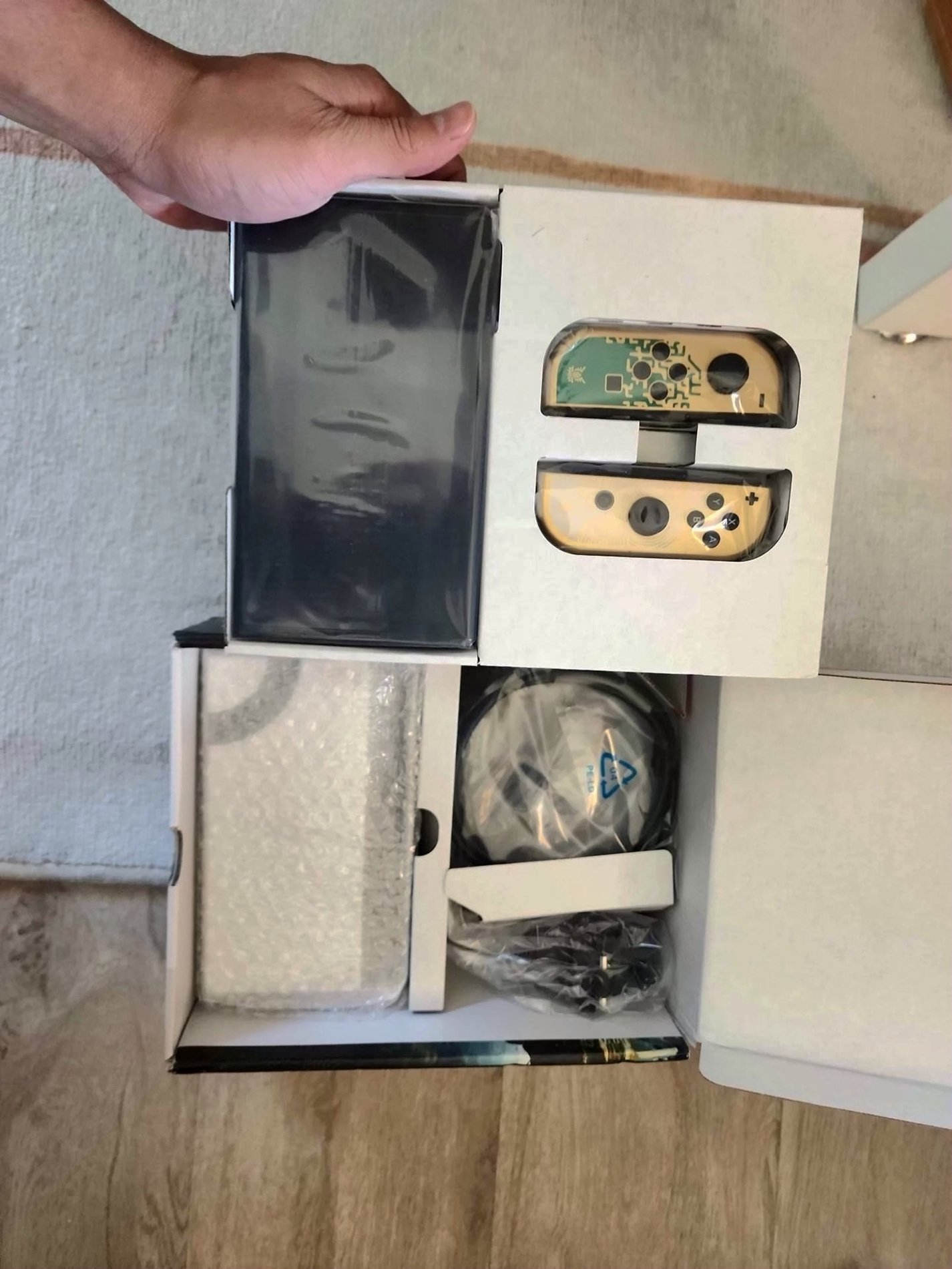 Nintendo Switch OLED Zelda Edition HK Version Unlocked - Used image 4