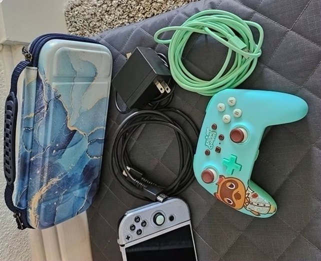 Nintendo Switch OLED Bundle 7E66 White - Used image 3