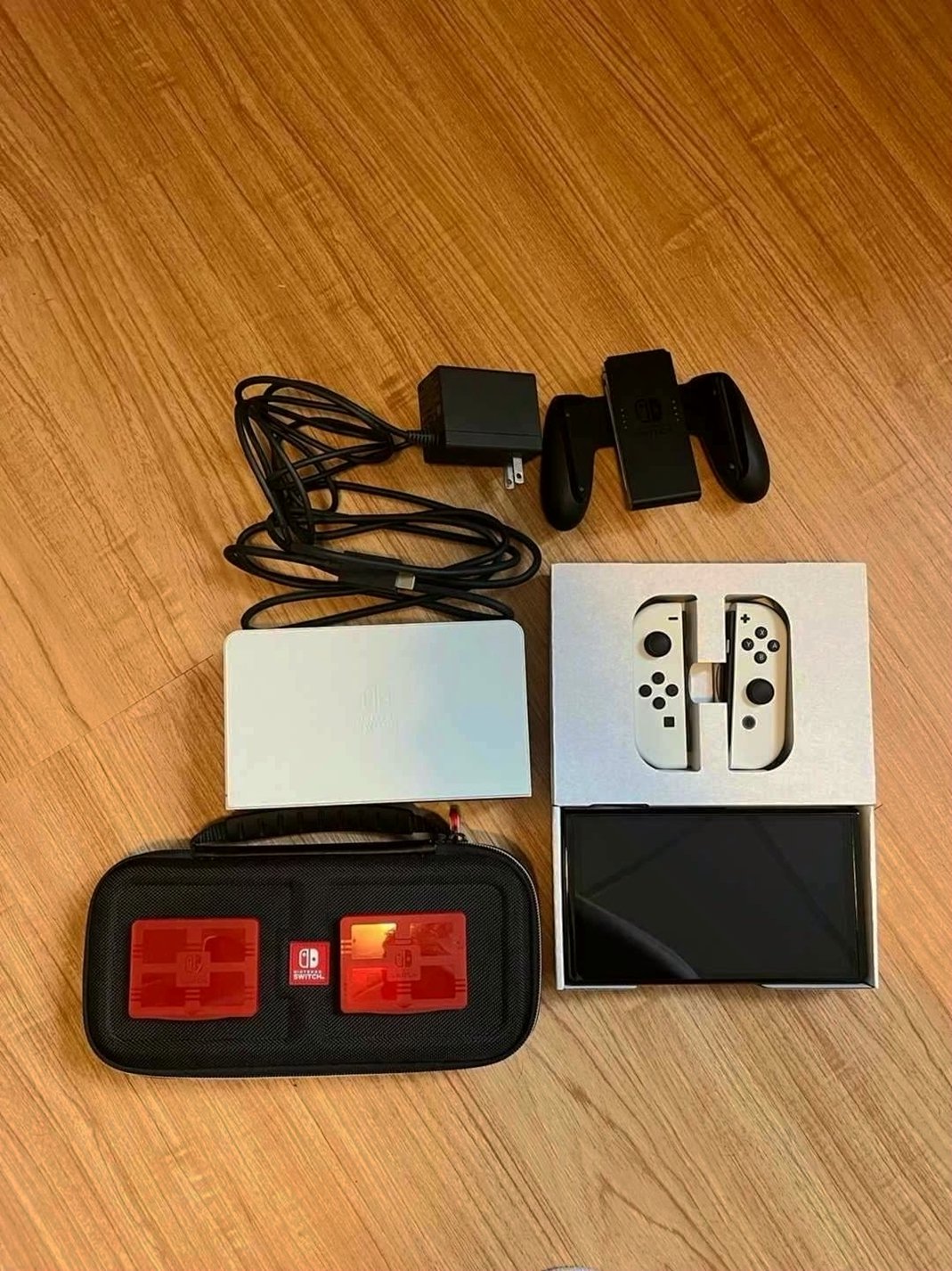 Nintendo OLED Switch 7E18 Unlocked - Used image 2