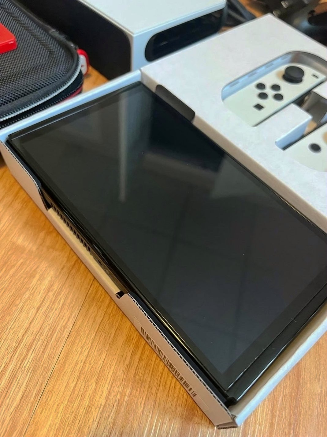 Nintendo OLED Switch 7E18 Unlocked - Used image 3