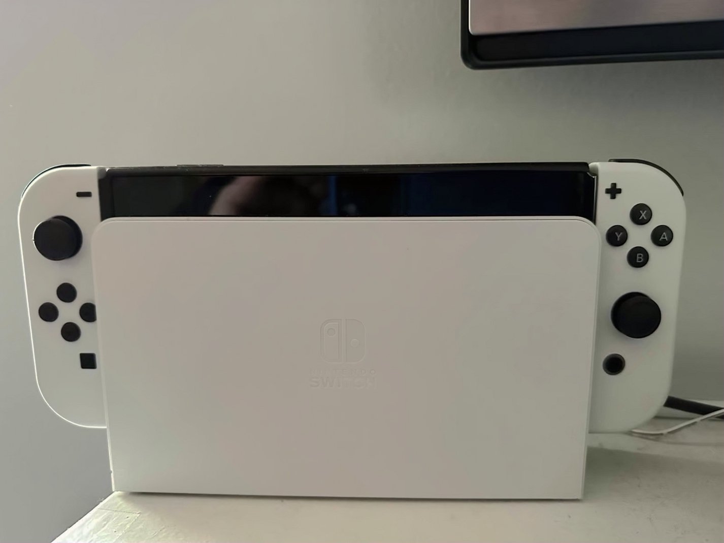 Nintendo Switch OLED 7J23 - Used image 2
