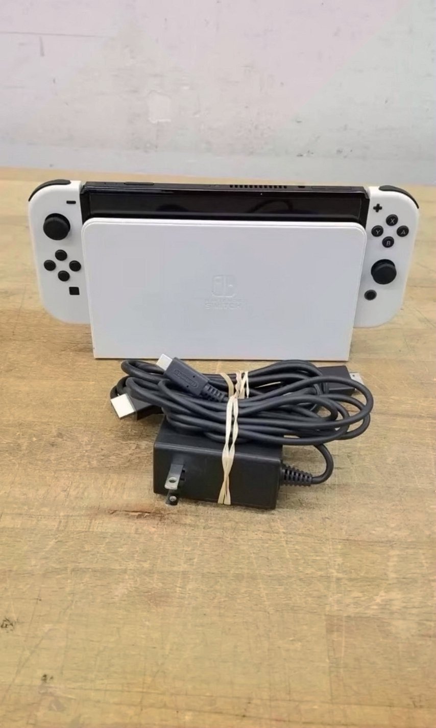 Nintendo Switch OLED 7R69 - Used