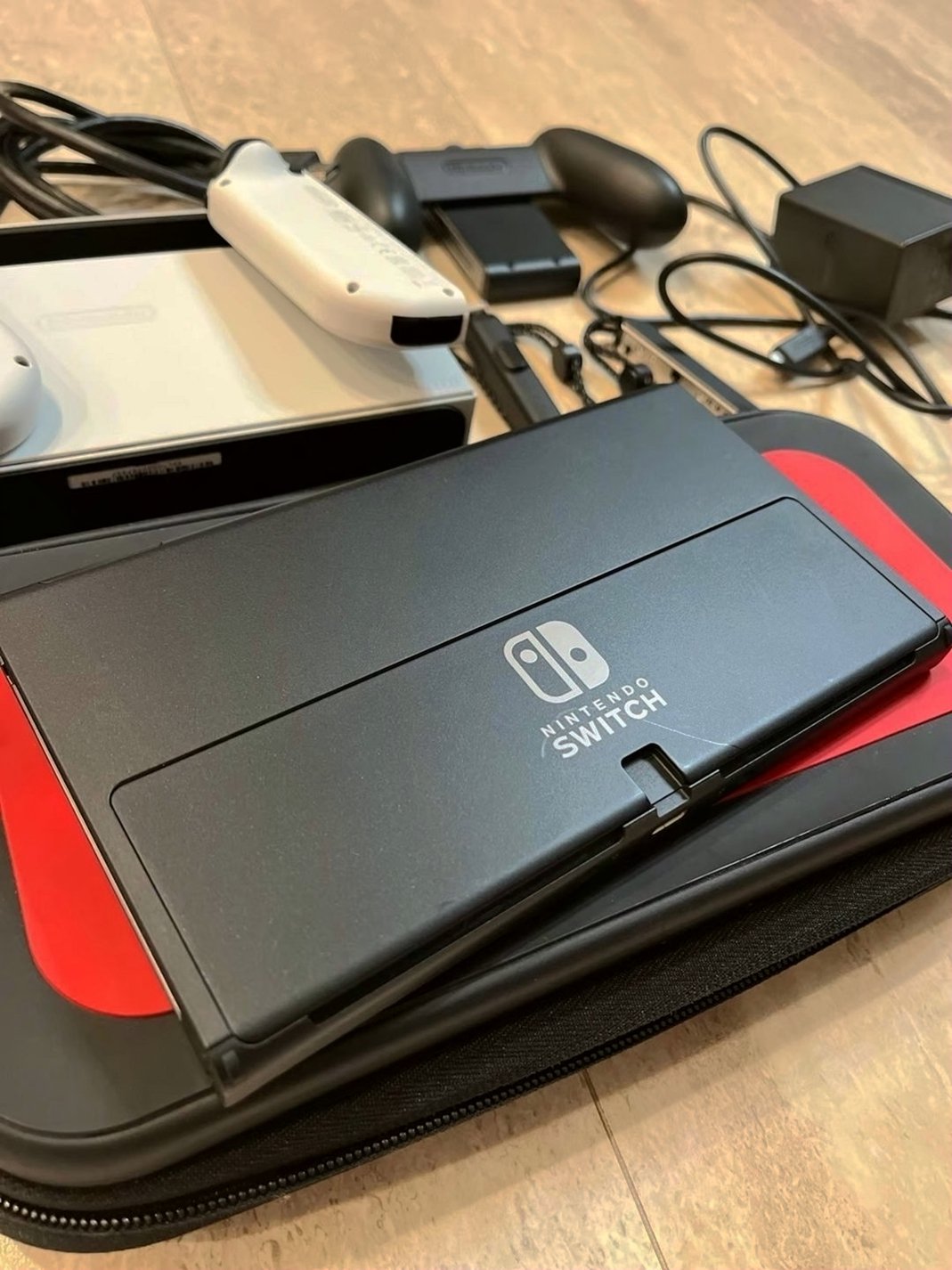Nintendo Switch OLED White Joy-Con Complete Set - Used image 3