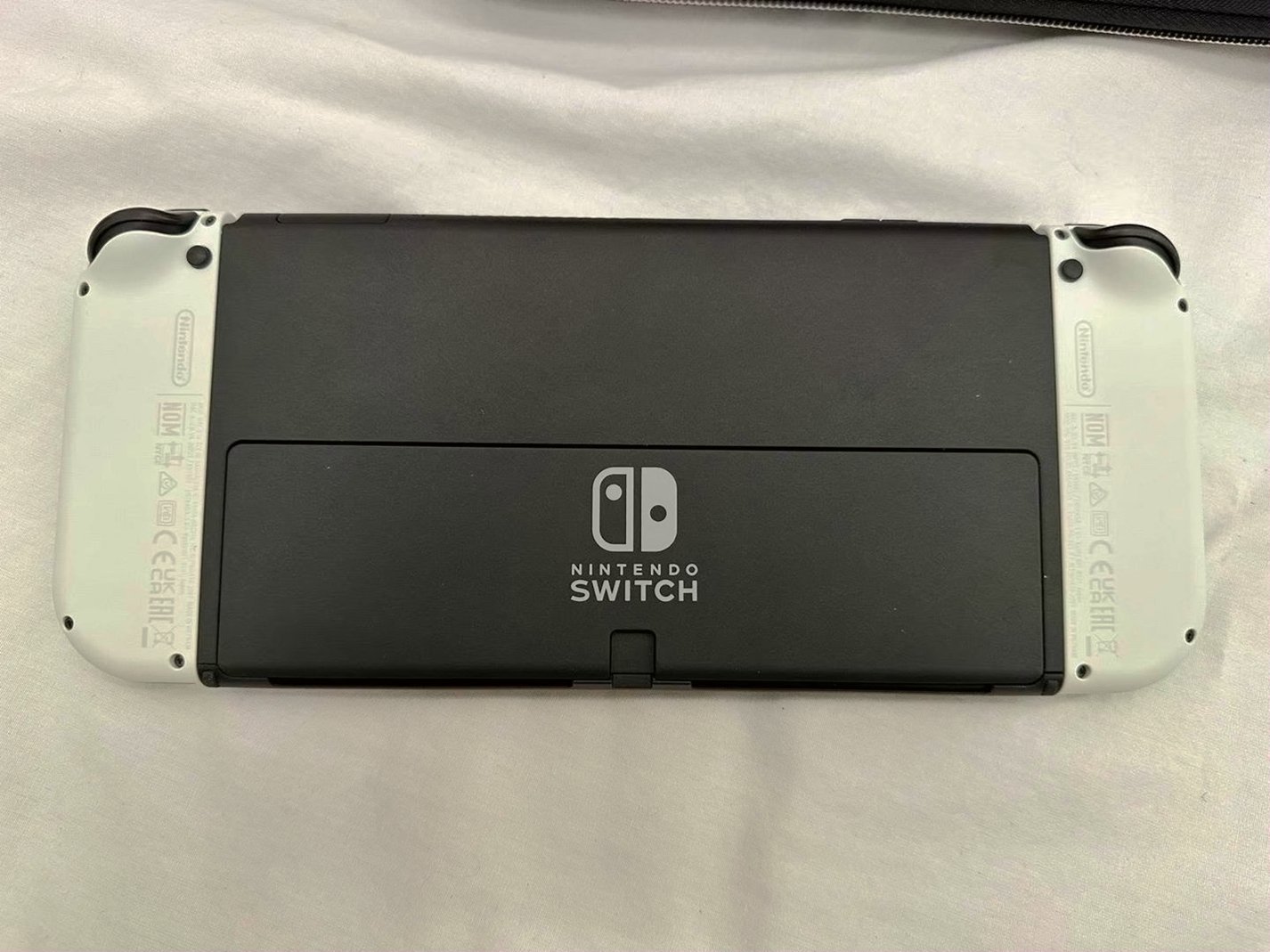 Nintendo Switch OLED 64GB White Joycons Used image 5