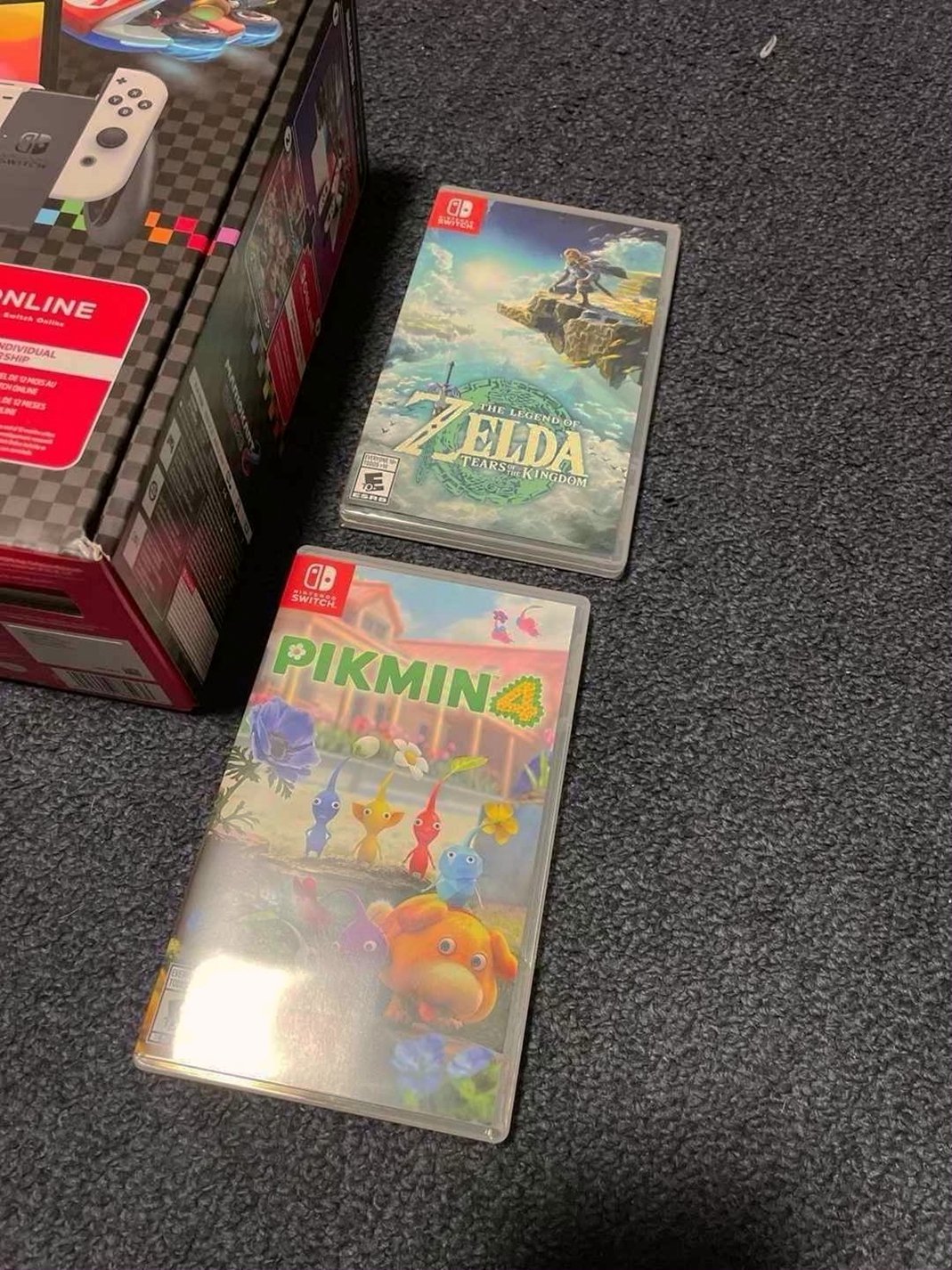 Nintendo Switch OLED Console Bundle 7T85 - Used image 2