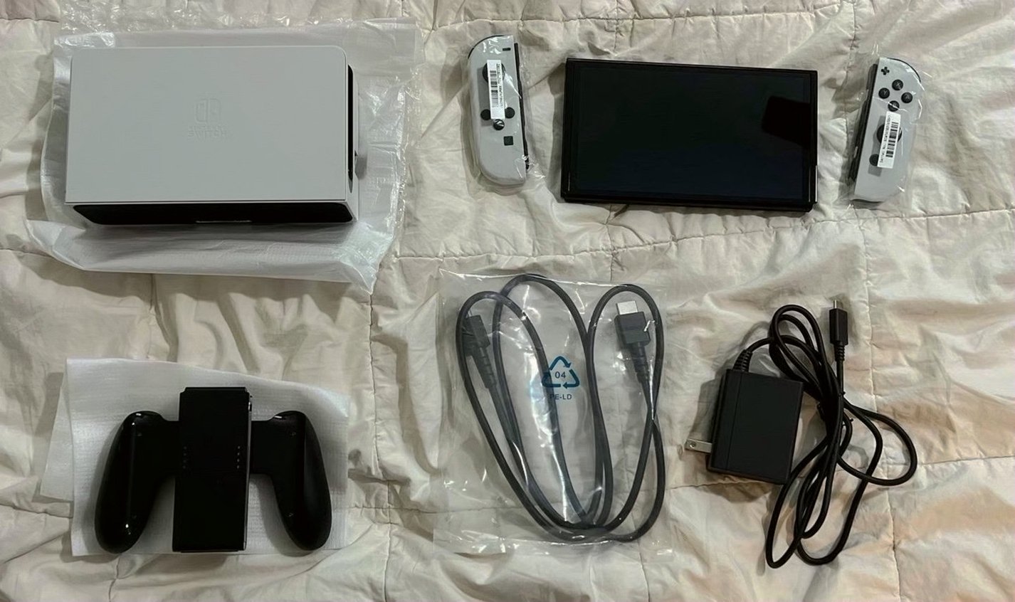 Nintendo Switch OLED Console 5Q36 - Used image 2
