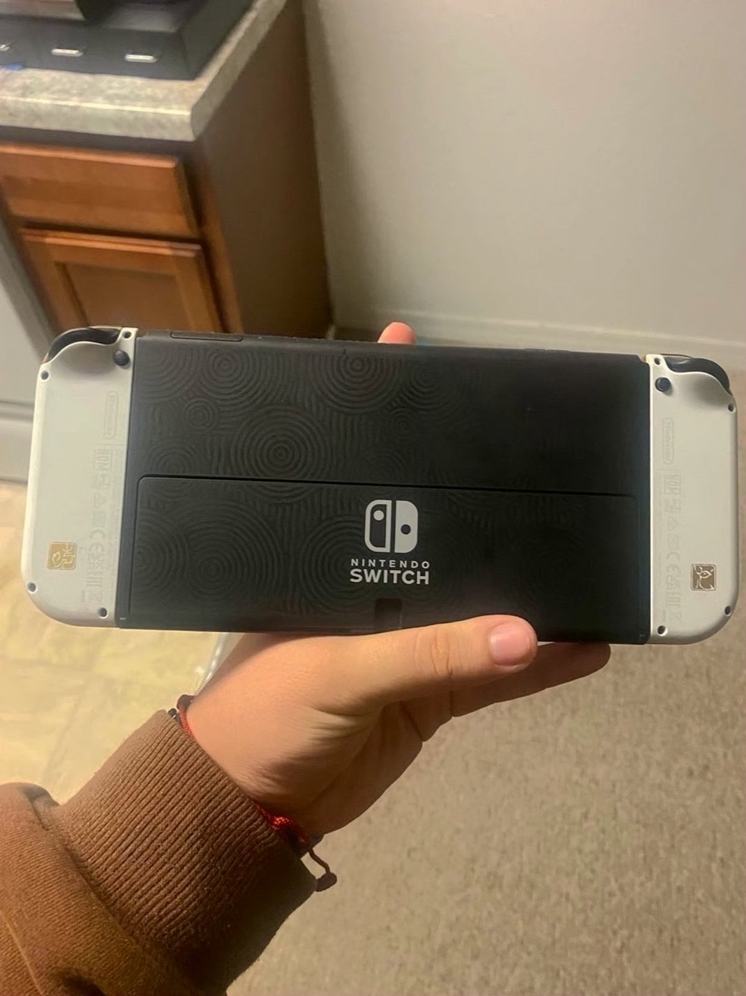 Nintendo Switch OLED 64GB White Unlocked - Used image 4